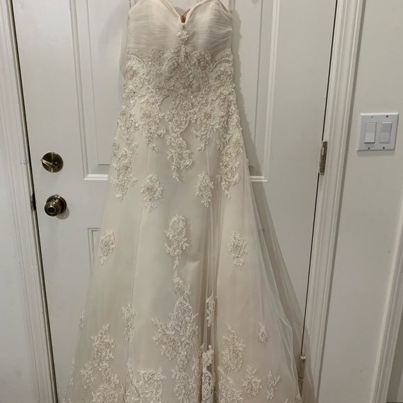 Beautiful Maggie sottero wedding dress - Picture 8 of 8